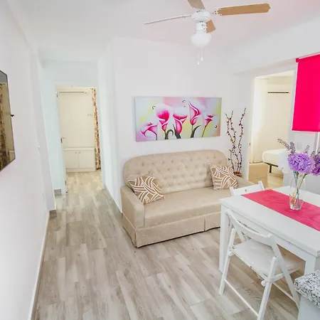 Apartment Modish 3 Bedroom In By La Recepcion Malaga
