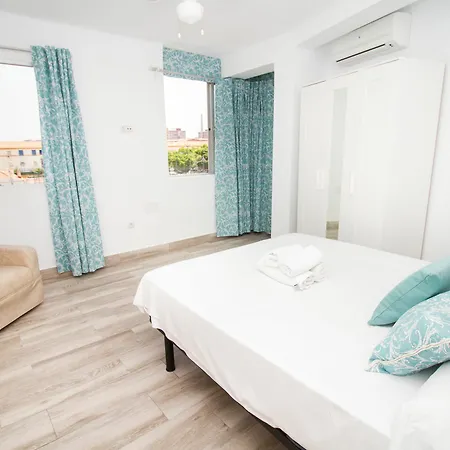 Modish 3 Bedroom In By La Recepcion Apartment *