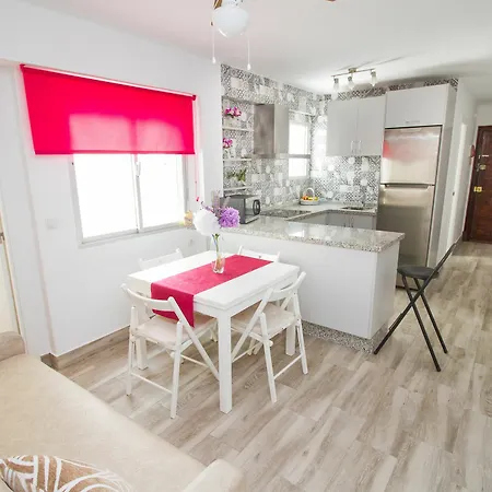 Modish 3 Bedroom In By La Recepcion Apartment *