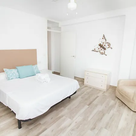 Apartment Modish 3 Bedroom In By La Recepcion Malaga