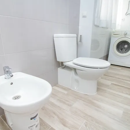 Modish 3 Bedroom In By La Recepcion * Malaga