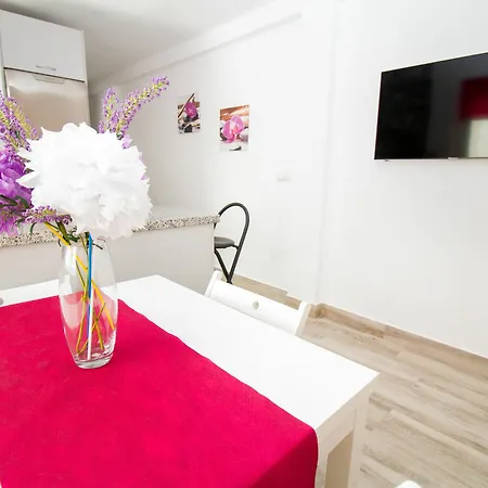 Apartment Modish 3 Bedroom In By La Recepcion Malaga
